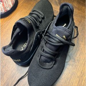 Size 7 1/2 puma.. Only worn a couple of times